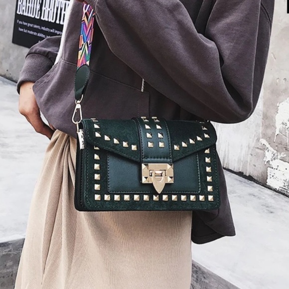 NWOT CLAUDIA G BETTY BLACK SHOULDER BAG WITH CAMERA STRAP - Picture 3 of 10